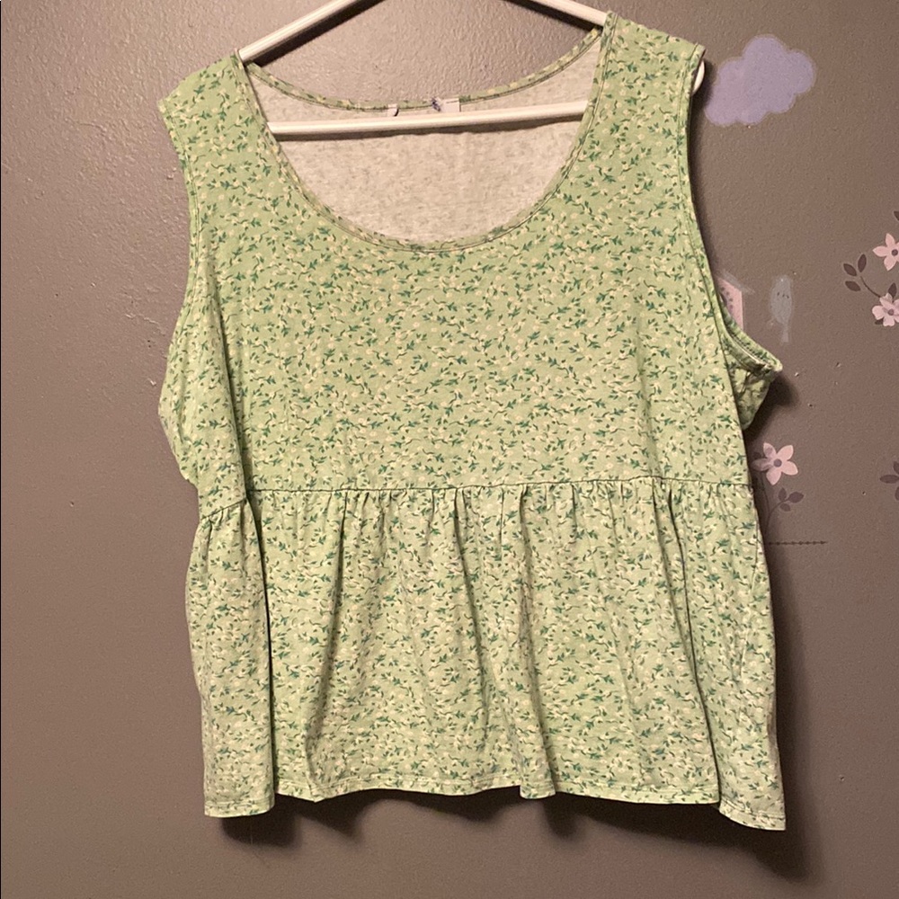 💚Universal Thread Green Peplum Tank Top with Flowy Fit and Soft Fabric